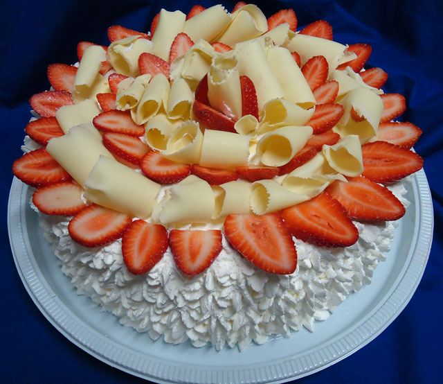 Bolo de Dia das Mães com Morangos e Chocolate