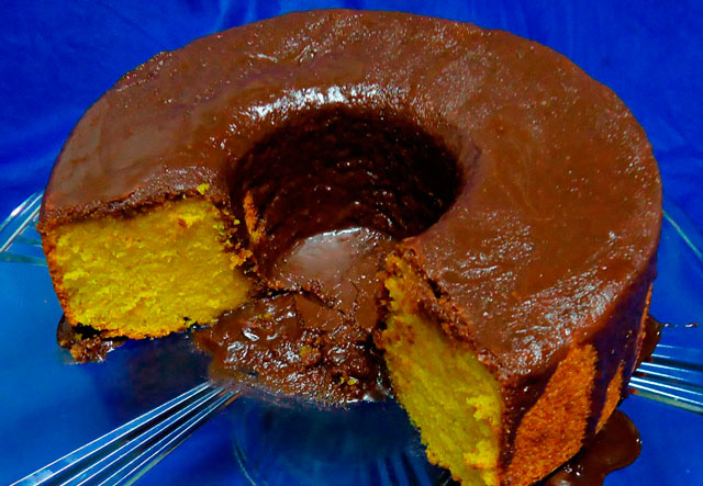 Bolo de Cenoura com Cobertura de Chocolate