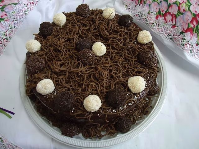 Bolo de Chocolate Decorado