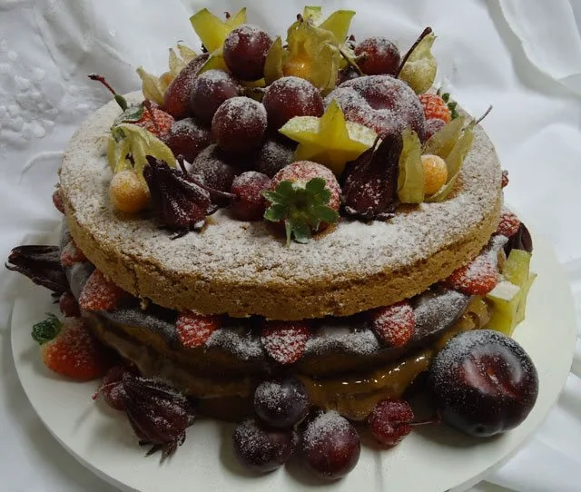 Bolo Naked Cake com Frutas