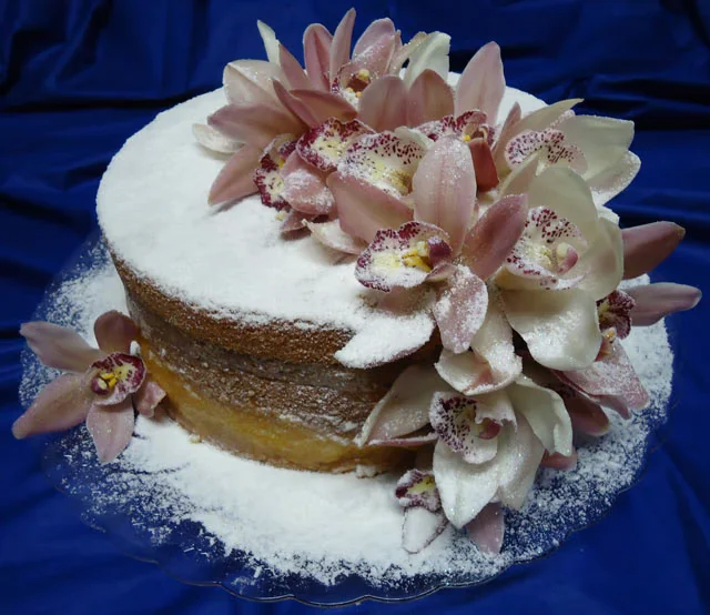 Bolo Naked Cake Decorado com Orquídeas