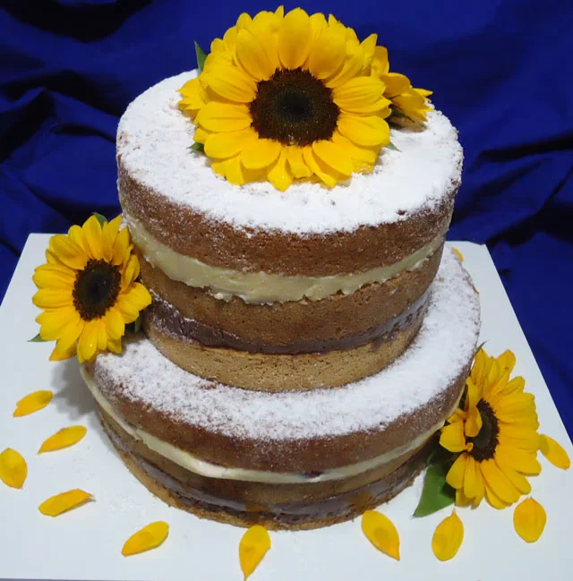 Bolo Naked Cake Decorado com Girassol