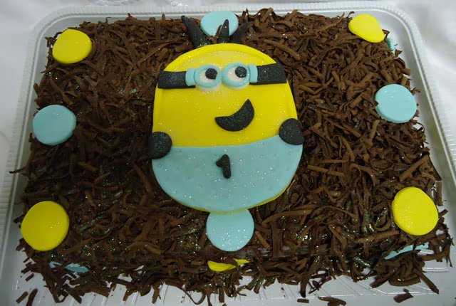 Bolo Minions de Chocolate