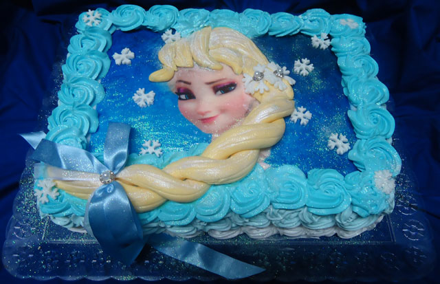 Bolo Frozen – Princesa Elsa com Papel de Arroz e Trança de Pasta Americana