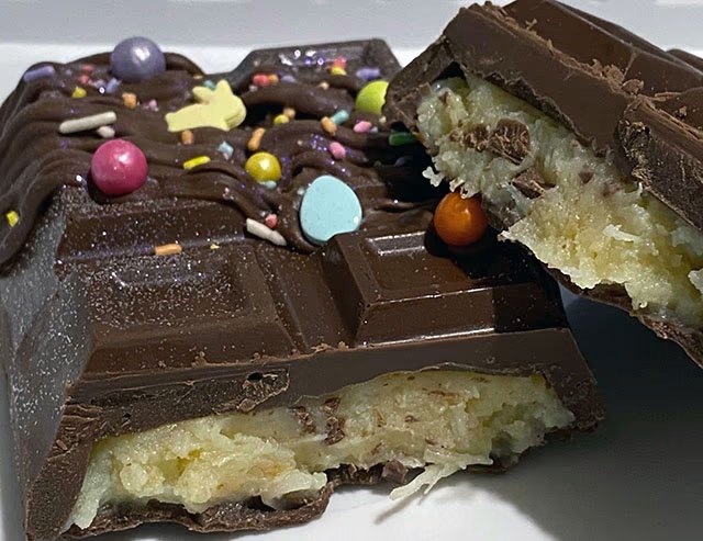 Barra de Chocolate Recheada com Cocada